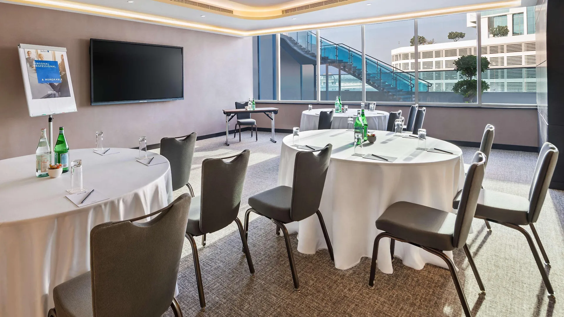 Radisson Blu Hotel, Dubai Canal View