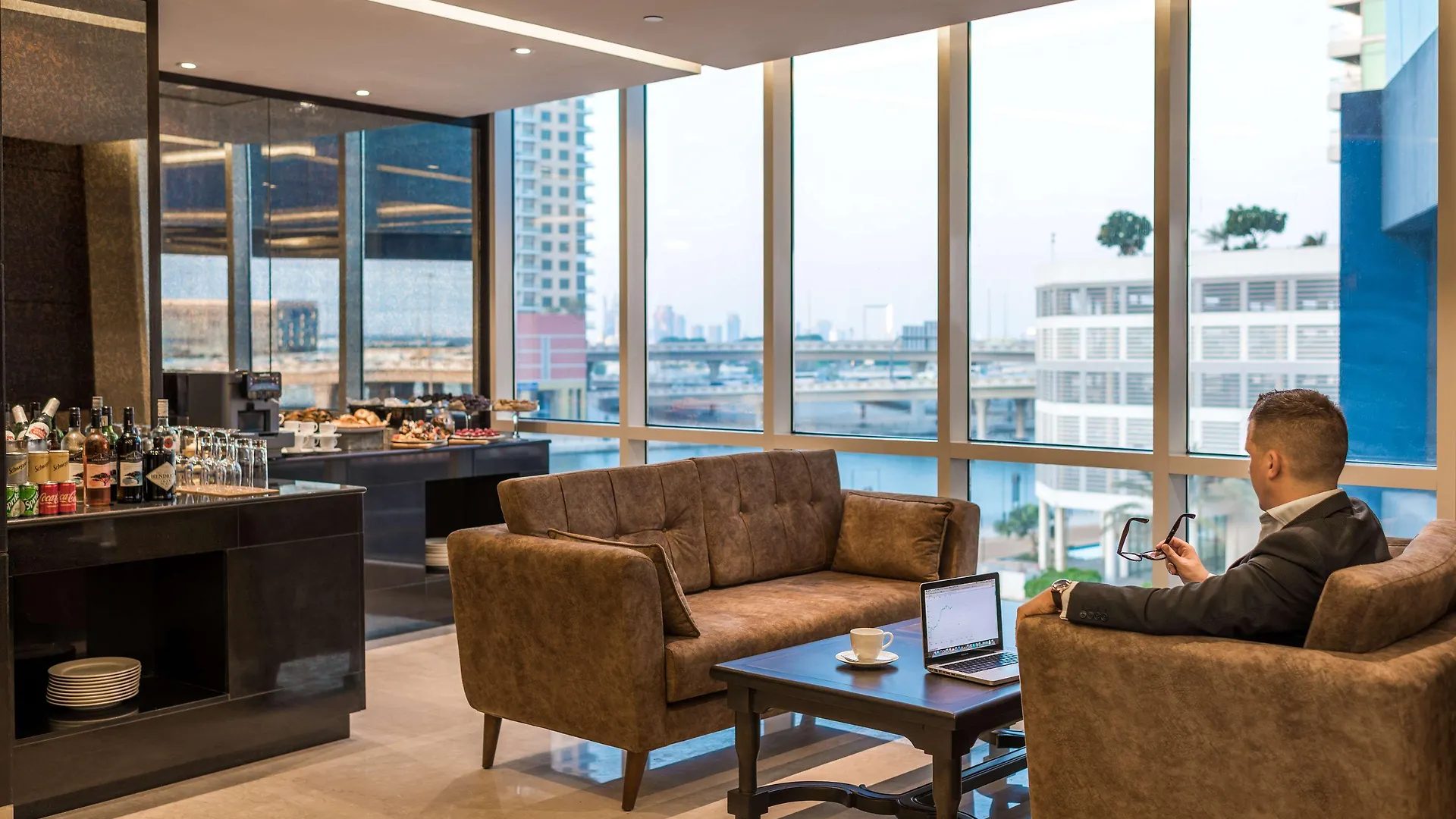 Radisson Blu Hotel, Dubai Canal View