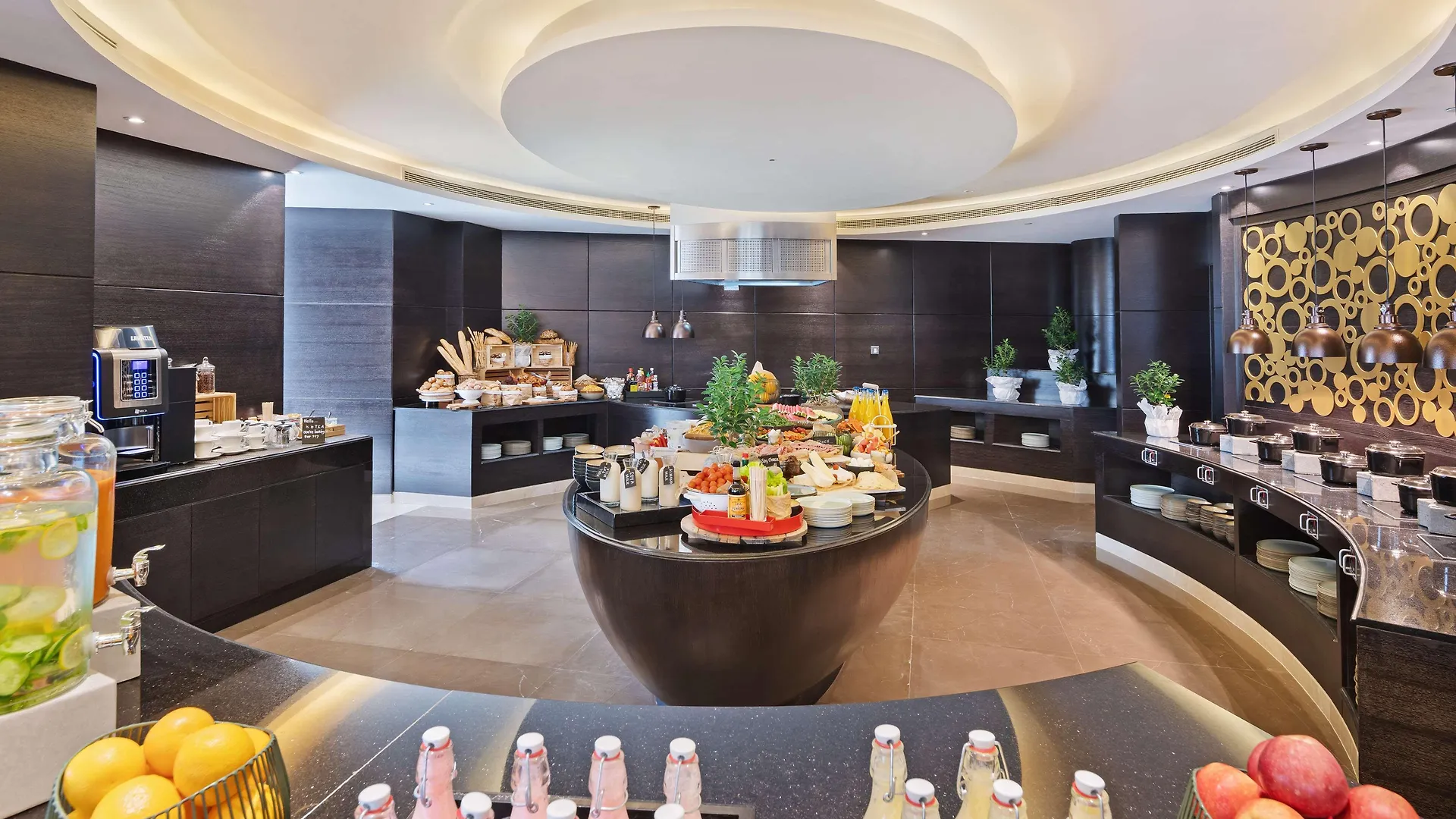 فندق Radisson Blu Hotel, Dubai Canal View