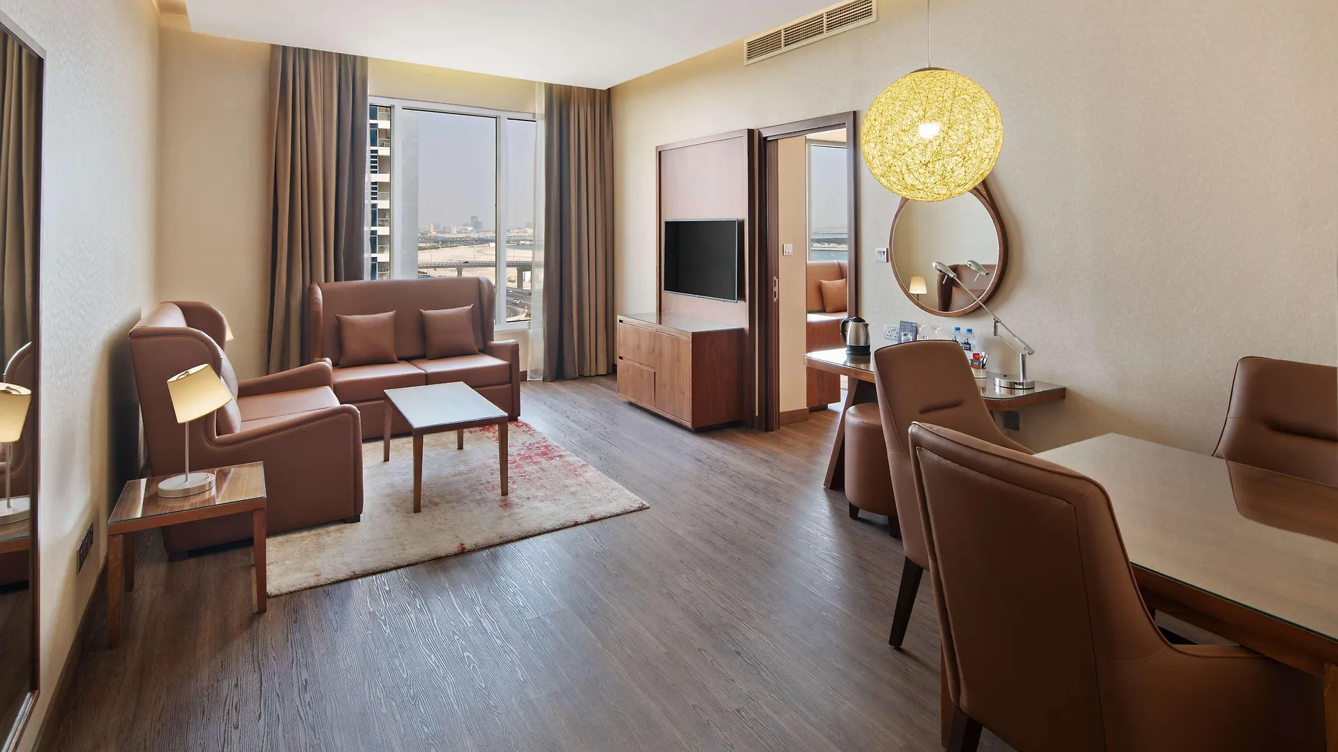 Radisson Blu Hotel, Dubai Canal View 5*,  الإمارات العربية المتحدة