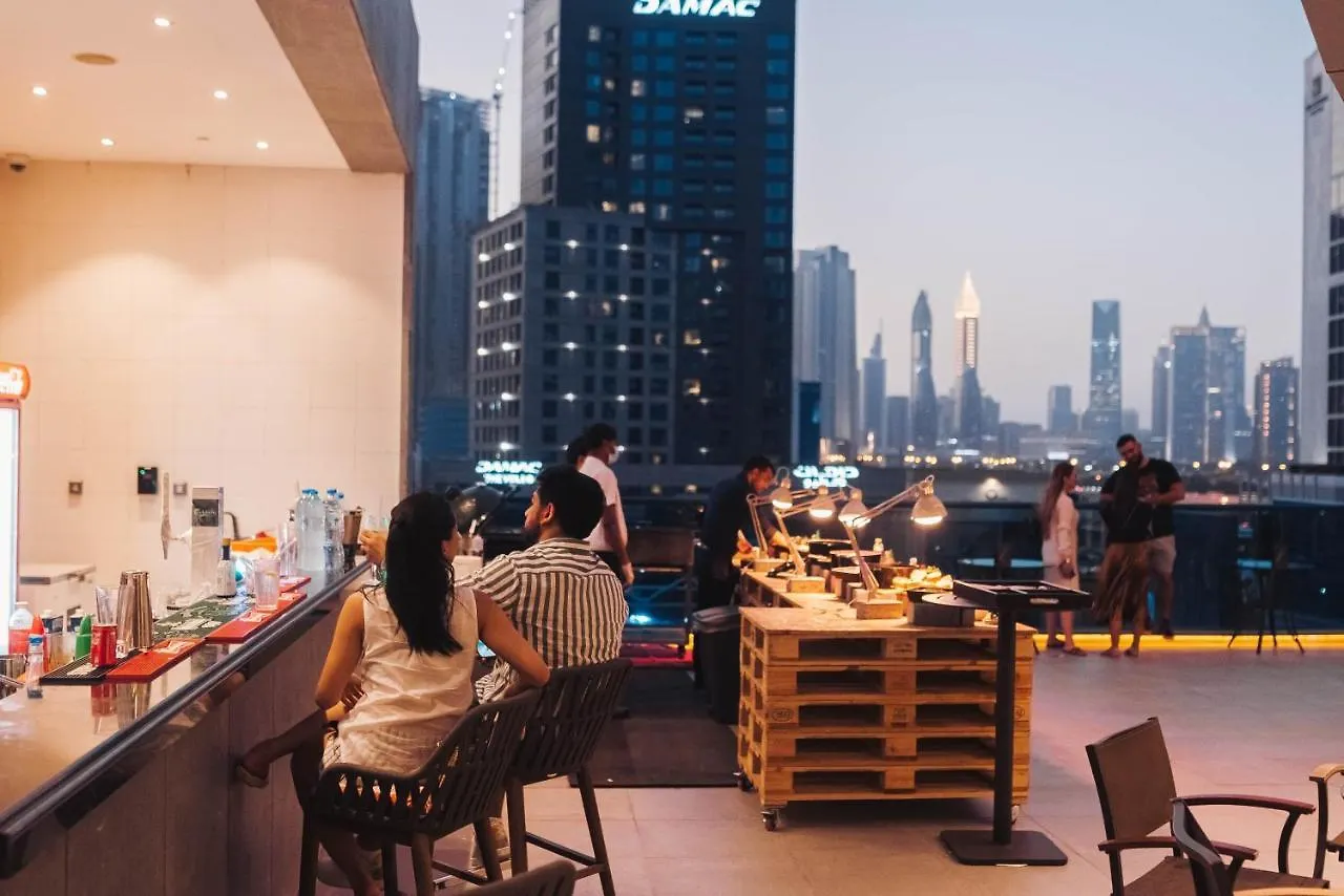 Radisson Blu Hotel, Dubai Canal View فندق