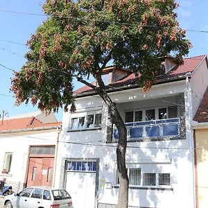 Hiv-lak Pensjonat Eger